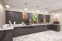 La Quinta Inn & Suites by Wyndham Springfield IL - breakfast