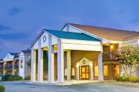 Days Inn by Wyndham Mooresville Lake Norman - parking