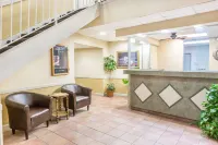 Super 8 by Wyndham Knoxville Downtown Area Hotels in Powell