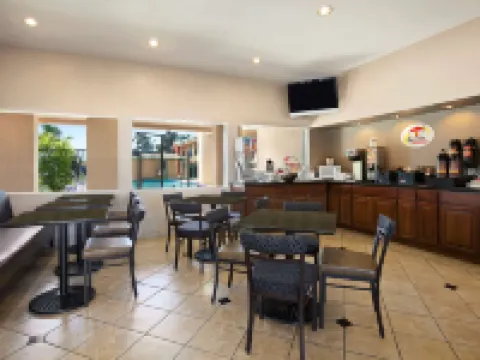 Super 8 by Wyndham Salinas Hoteles en Salinas