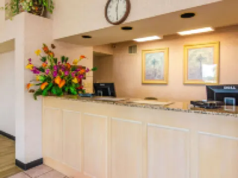 อีโคโน ลอดจ์ อินน์ แอนด์ สวีทส์ กัลฟ์พอร์ต แอร์พอร์ต โรงแรมในกัลฟ์พอร์ต