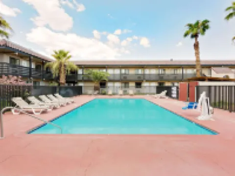 デイズ イン & スイーツ バイ ウィンダム ニードルズ ニードルズのホテル