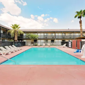 Days Inn & Suites by Wyndham Needles