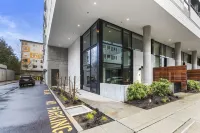 Open Loft in Redmond Core - 92 Walkscore! Hotels in Kirkland