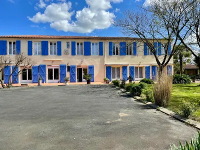 Les Trois cèdres Các khách sạn gần Embarcadère du Marais Poitevin