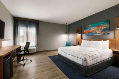 La Quinta Inn & Suites by Wyndham Louisville NE/Old Henry Rd Hotels in La Grange