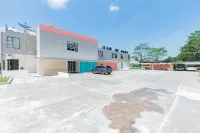 Sans Hotel Berau Square Hotel dekat Gereja Katholik Santo Eugenius - Tanjung Redeb