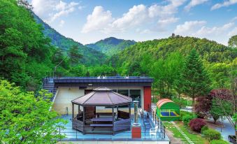 Saeyeon Glamping & Caravan Pocheon