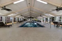 Clarion Hotel San Angelo Near Convention Center - Pools