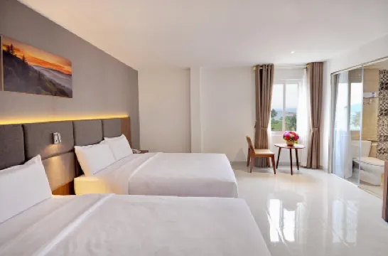 For You Hotel Отели рядом с достопримечательностью «Чамские Башни Понагар»