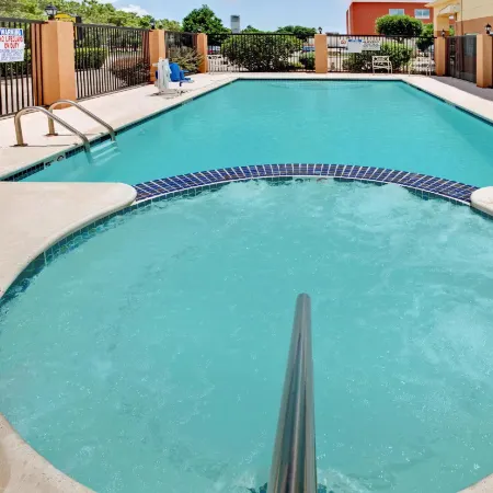 Super 8 by Wyndham Pasadena