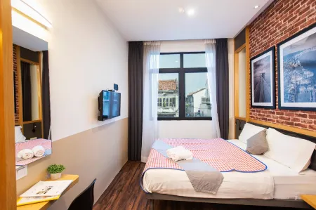 B Street Hotel
