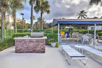 Jupiter Bay Condo w/ Pool < Half Mile to Beach! - Hot Tub