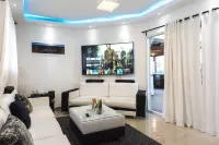 8Bdr Penthouse with Private Rooftop & Jacuzzi Hôtels à : Santo Domingo Oeste
