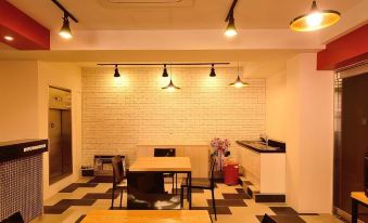 Red Guesthouse