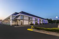 Days Inn & Suites by Wyndham Fort Bragg/Cross Creek Mall Hôtels à : 
