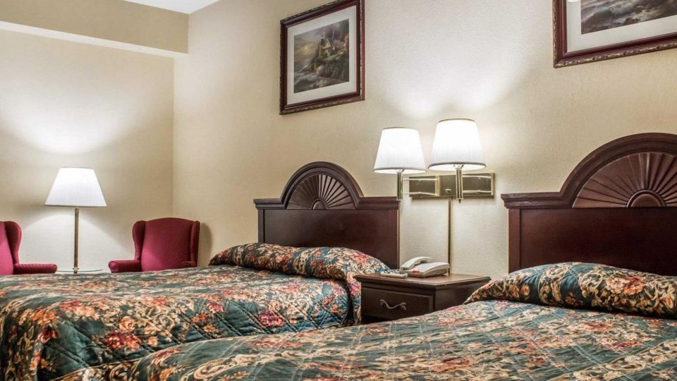 Econo Lodge Inn & Suites North Syracuse Airport