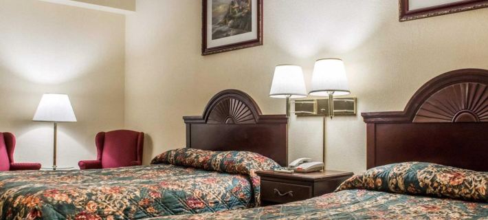 Econo Lodge Inn & Suites North Syracuse Airport Hotels in Syracuse
