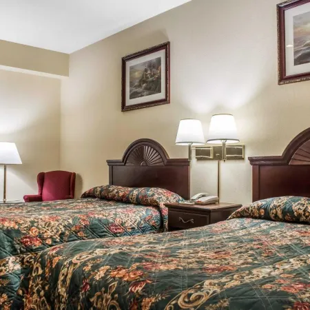 Econo Lodge Inn & Suites North Syracuse Airport