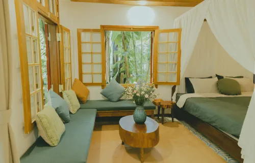 The Wooden Gate Hotels in Ninh Tiến