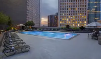حياة ريجنسي هيوستن داون تاون - مسبح على السطح