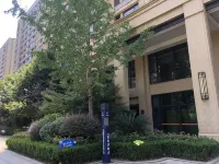老友記朋友之家民宿（百合路分店） Hoteles cerca de Estación de Tren Yiwú
