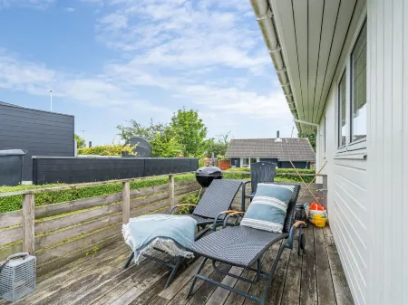 "Liutulf" - 40m from the Sea Отели в г. Хадерслев