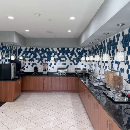 La Quinta Inn & Suites by Wyndham Tulare