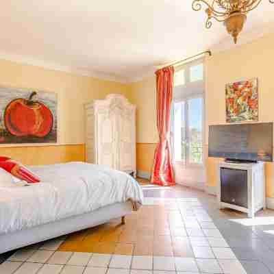 Hostellerie Château des Fines Roches Rooms