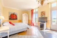 Hostellerie du Château des Fines Roches Hotels in Sauveterre