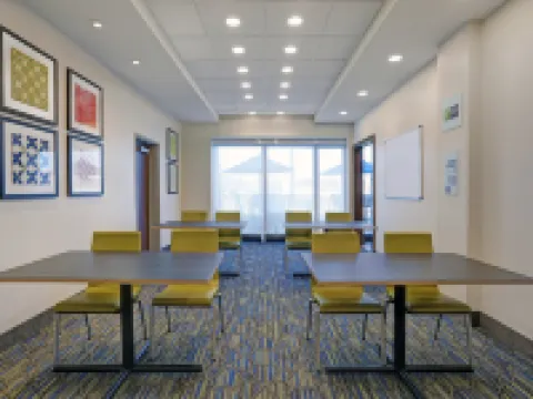 ホリデイ イン エクスプレス & スイーツ レネクサ - オーバーランド パーク エリア by IHG レネックサのホテル