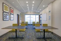 Holiday Inn Express & Suites Lenexa - Overland Park Area Hotel a Lenexa