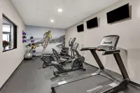 Clarion Pointe Near Erie Casino - Gym