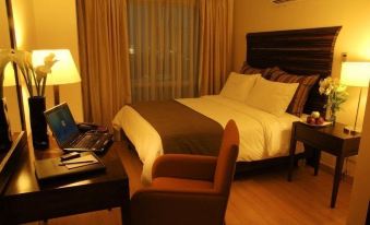 Lancaster Hotel Manila - Housity