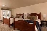 The Oakwood Inn Hotels in Center Grove