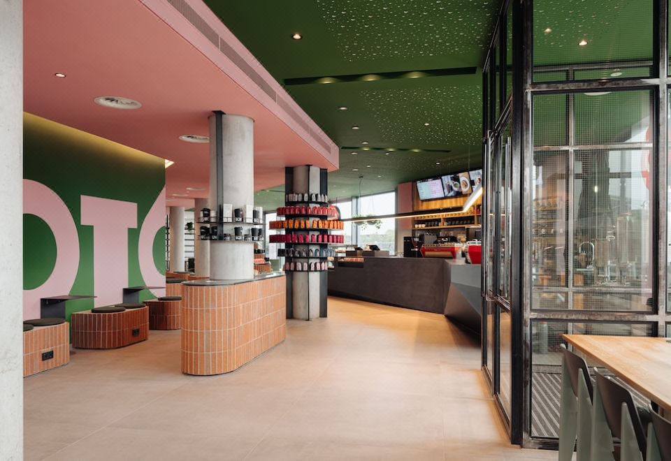 3. 더블트리 바이 ..