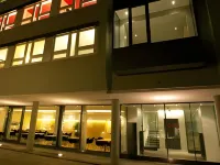Hotel Dom Hotels in Тойфен