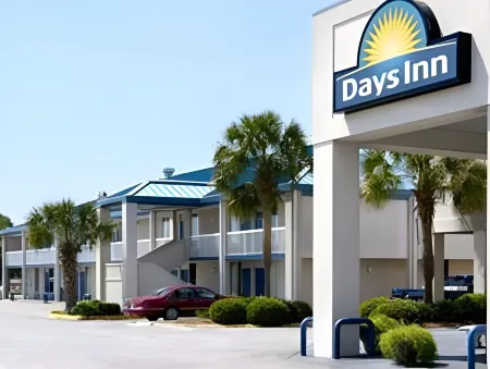 Days Inn by Wyndham Adel I-75
