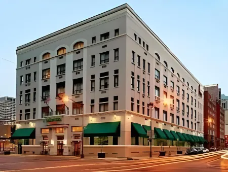 Courtyard Columbus Downtown Отели рядом с достопримечательностью «Vue Columbus»