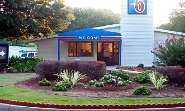 Travelodge by Wyndham Essington / Philadelphia Airport
