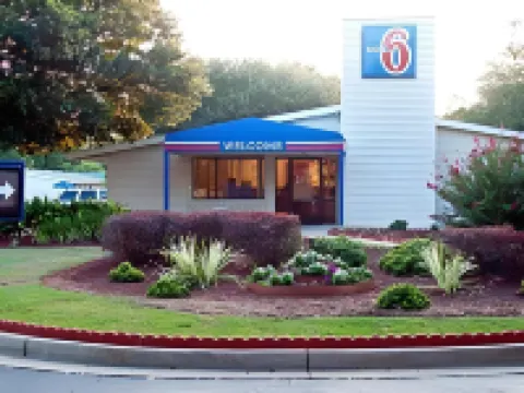Travelodge by Wyndham Essington / Philadelphia Airport