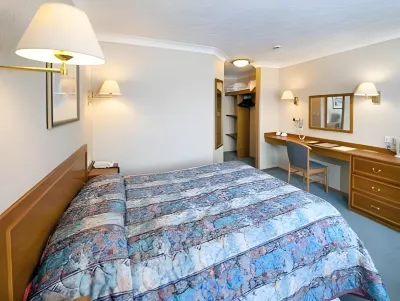 Bridge Inn Hotels in Yatton