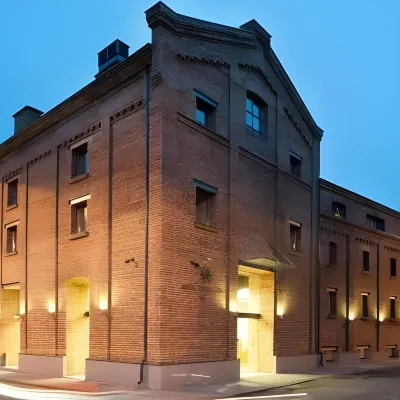 Q Hotel Grand Cru Gdańsk Отели рядом с достопримечательностью «Судно Солдек»