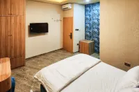 RedDoorz Plus Syariah @ Tiban Centre Batam Hotels near Sekupang Ferry Terminal