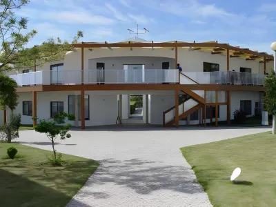 Quinta Das Figueirinhas & Quintinha Village Hotels near Albandeira Beach