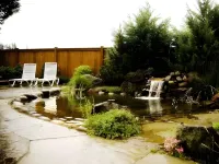 Left Coast Lodge Hotels in Sisters