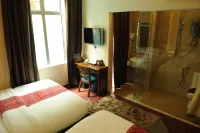 Sea Lion Firefly Concept Hotel Hotel di Api-Api