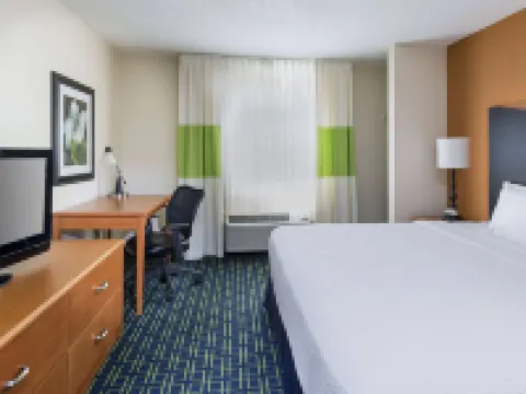 AmericInn by Wyndham Topeka トピーカのホテル