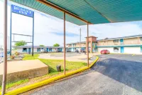 Deluxe Inn Motel By Oyo Grand Prairie Interstate 30 - Parkplatz