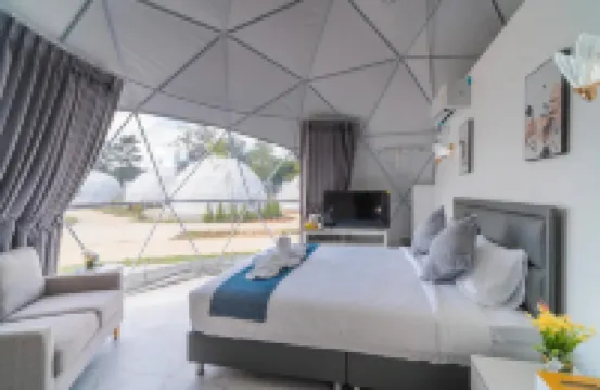 雅典娜豪華露營-考艾 鄰近Wat Tha Chang的酒店